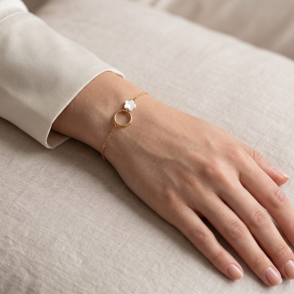 Floral Circle Minimalist Bracelet – 18K Gold Plated Dainty Jewelry