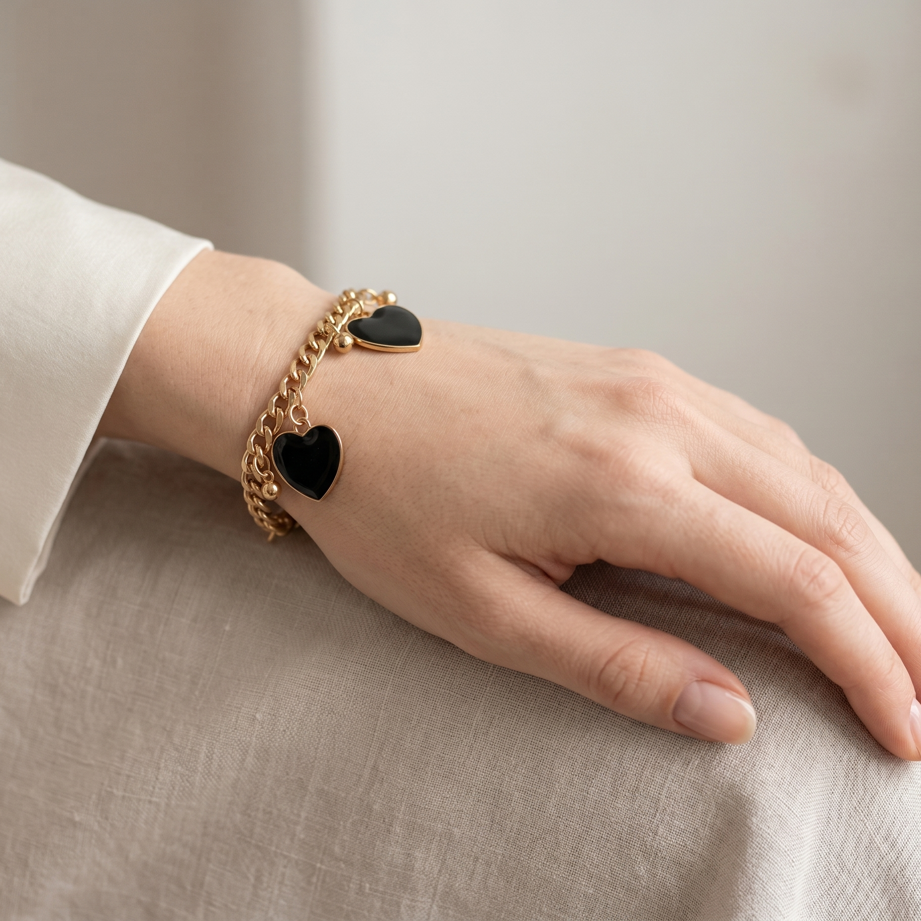 Midnight Love Heart Charm Bracelet – 18K Gold Plated Curb Chain