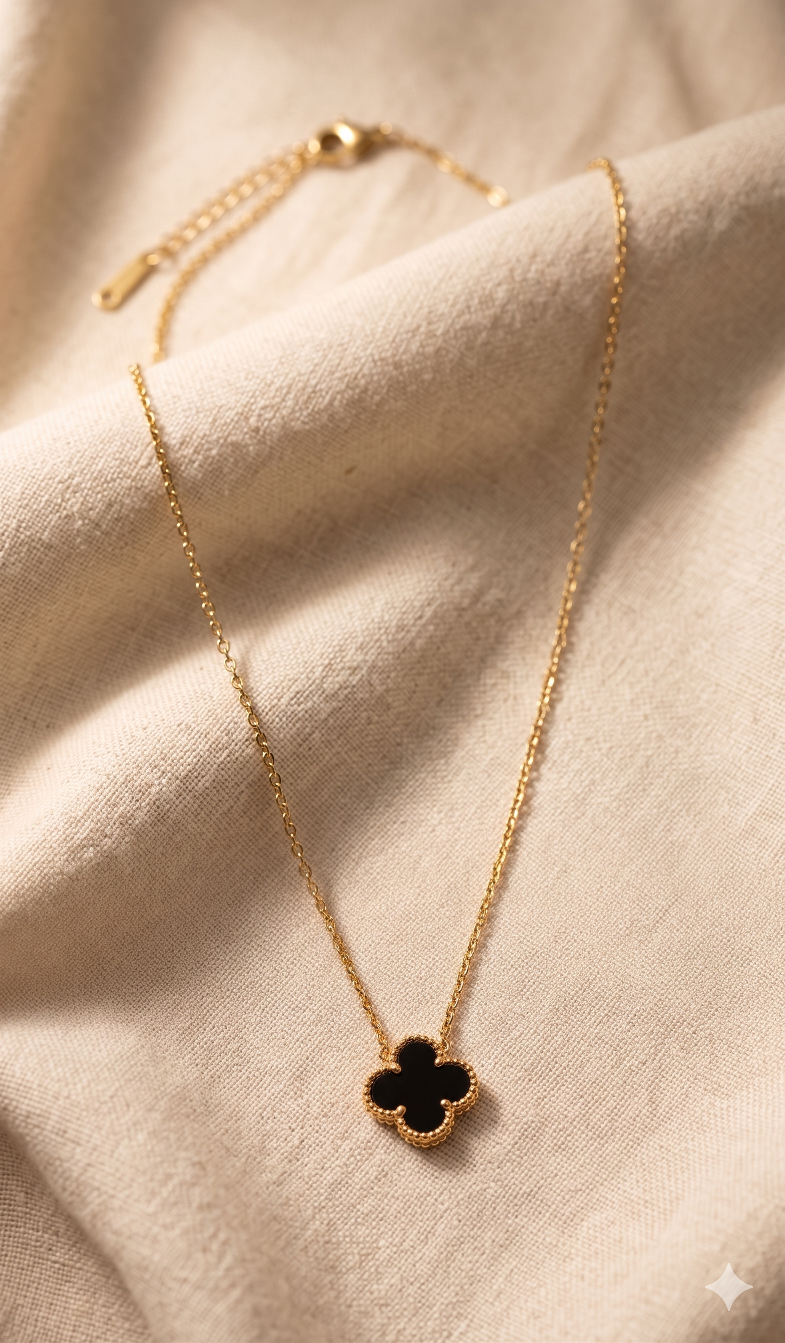 18K Gold Plated Anti-Tarnish Clover Pendant Necklace – Sunburst Ribbed Design