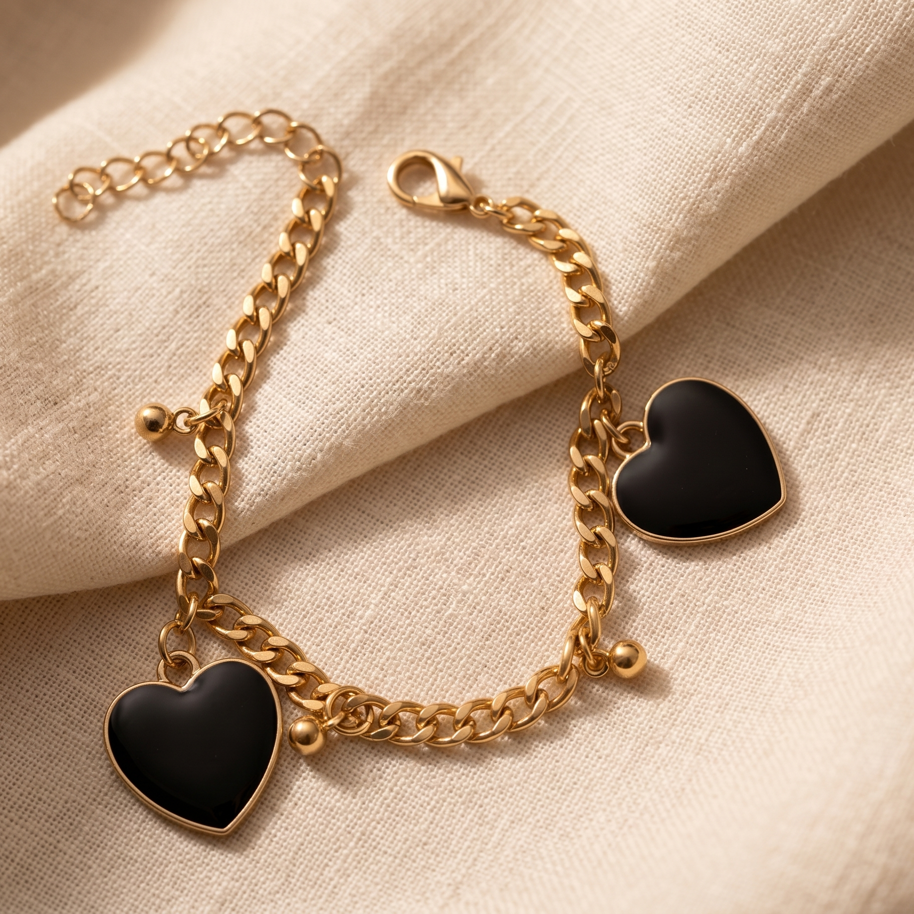 Midnight Love Heart Charm Bracelet – 18K Gold Plated Curb Chain